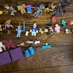Roblox figures